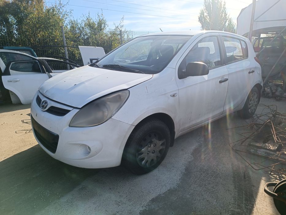 Dezmembram Hyundai I20, an 2012, motor 1.4 d