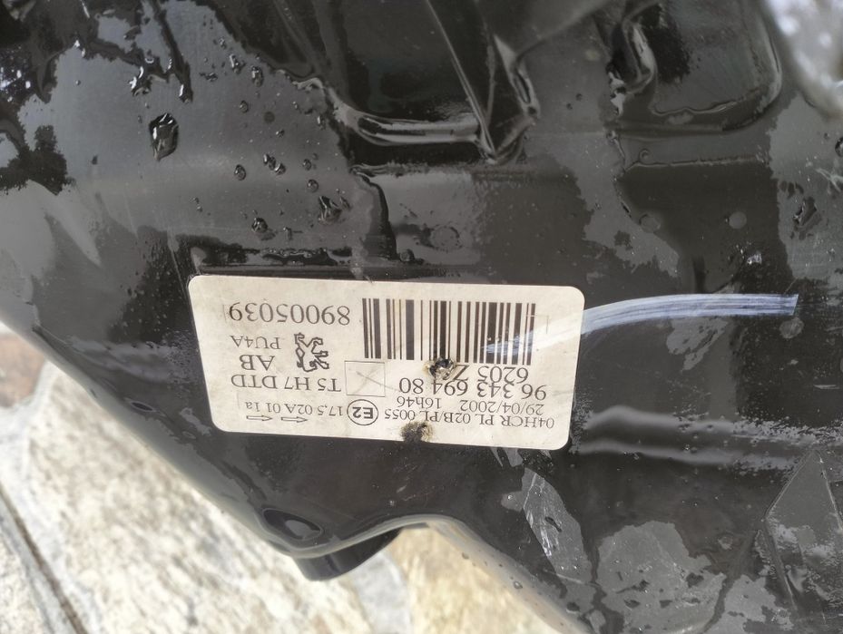 Фар пежо    25 лв десен