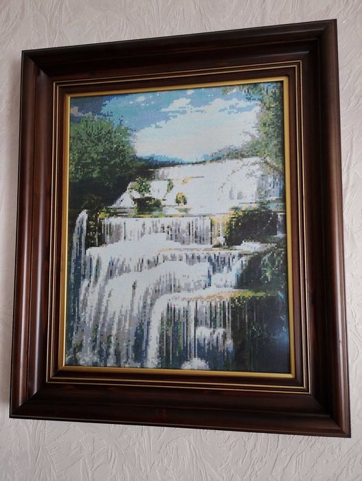 Продавам ръчно ушити гоблени с дървена рамка и стъкло