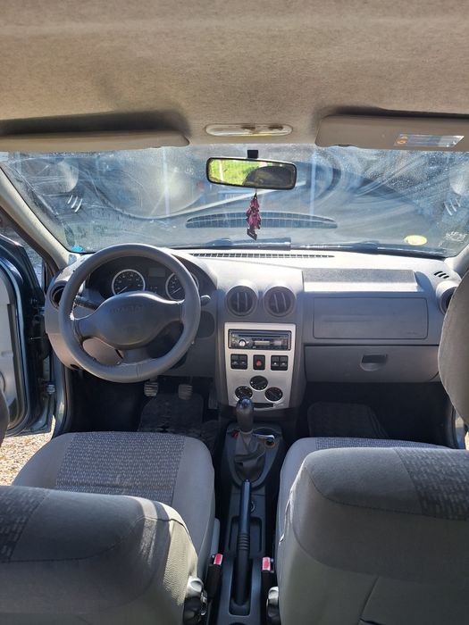 Vând Dacia Logan