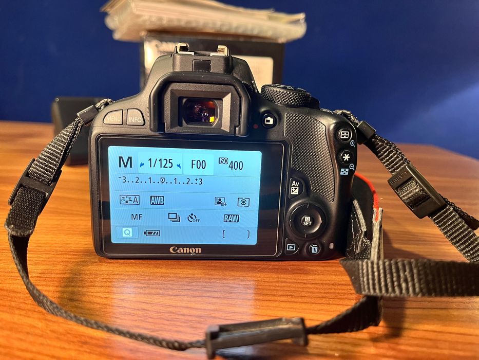 Canon EOS 100D impecabil