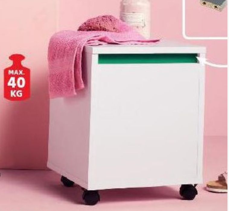 Шкаф за баня с колела. Нов. Последни 2 броя.