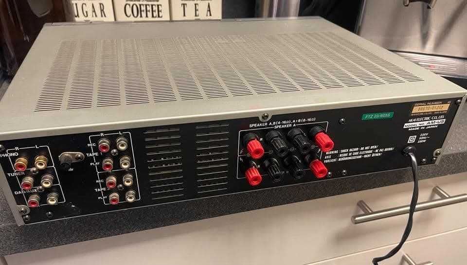 Стерео усилвател Akai AM-U5