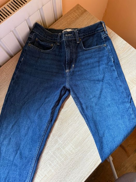 Blugi Zara in stare ff buna perfecti pentru orice ocazie