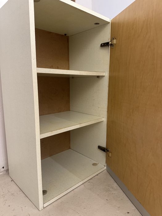 Шкафчик навесной. Бу в хорошем состоянии