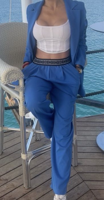 Женский брючный костюм