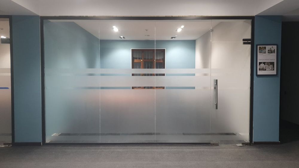 Tashqi reklama  bortma harflar xizmati va led ekraniga reklama qo'yish