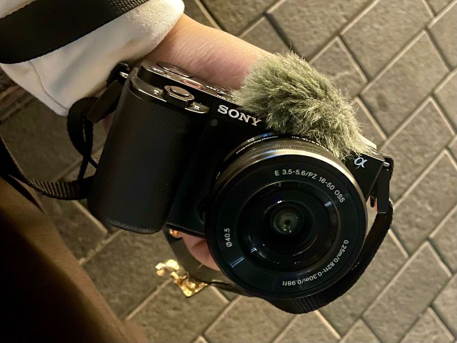 Продам Sony zv-e10