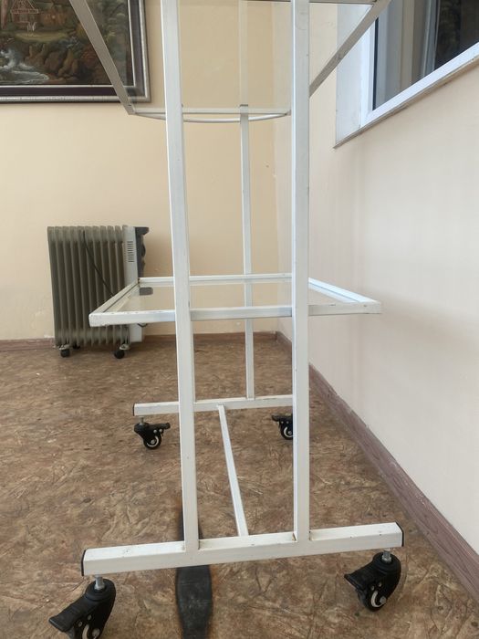 Полочка на колесах стеклянная