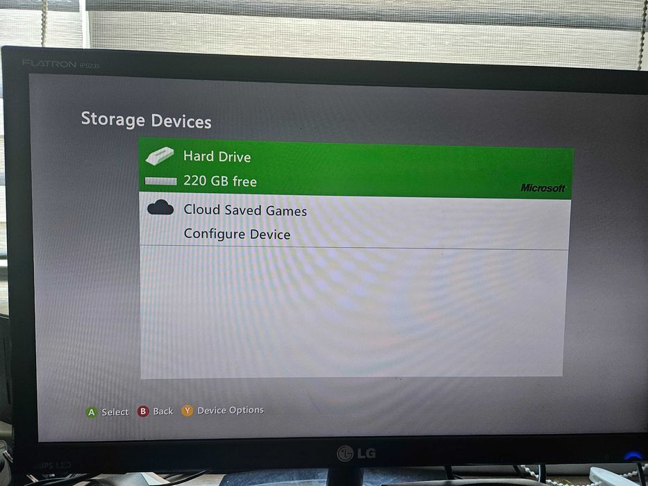 Xbox360 S 250GB с два оригинални контролера