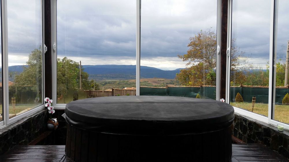 Дава се под наем Къща в с. Черни бряг, Област Търговище - 130 кв.м за 153 € - Снимка #1