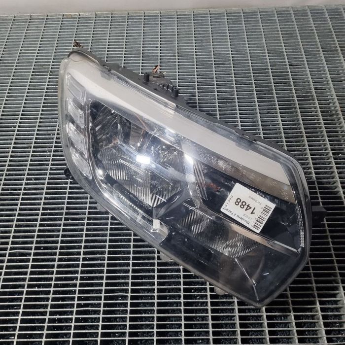 Far Dreapta Dacia Sandero 2 Facelift 2016 - 2020 Hatchback 4 Usi (1488) Fara xenon O ...