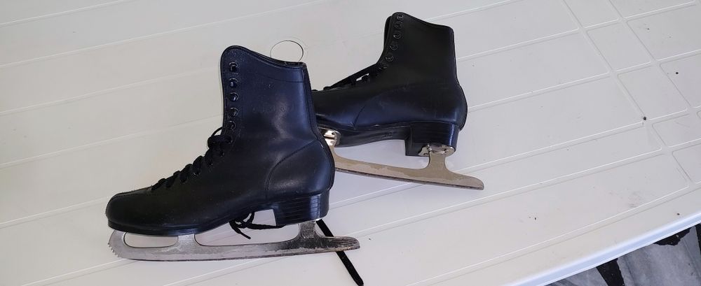 Дамски кънки за лед