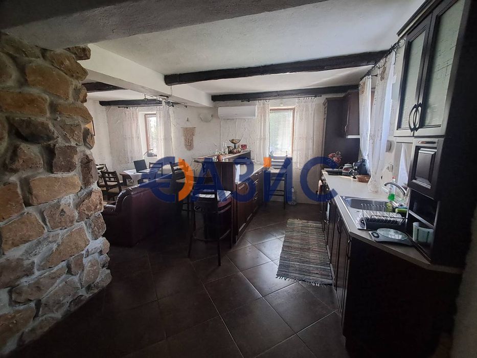 Двуетажна къща в с. Бата, България, 134 кв. м, 560 кв. м двор, цена 165 000 евро #34248635
