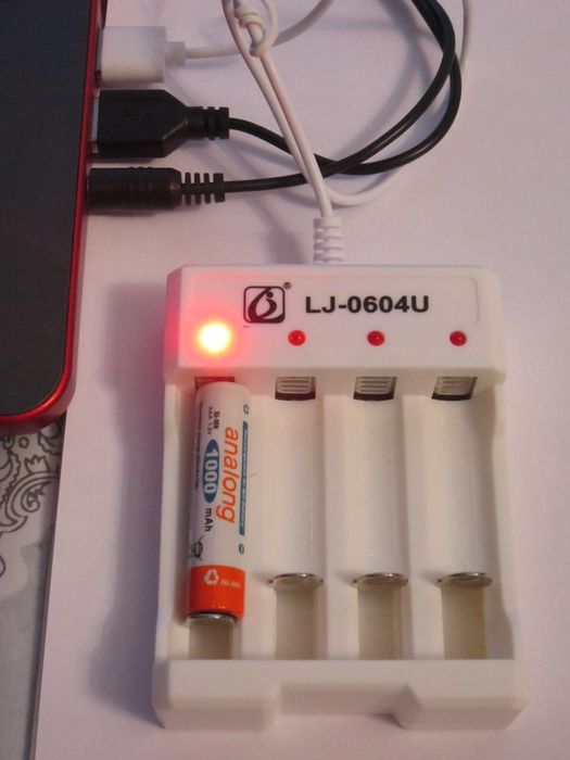 Зарядное устройство АА,  ААА.