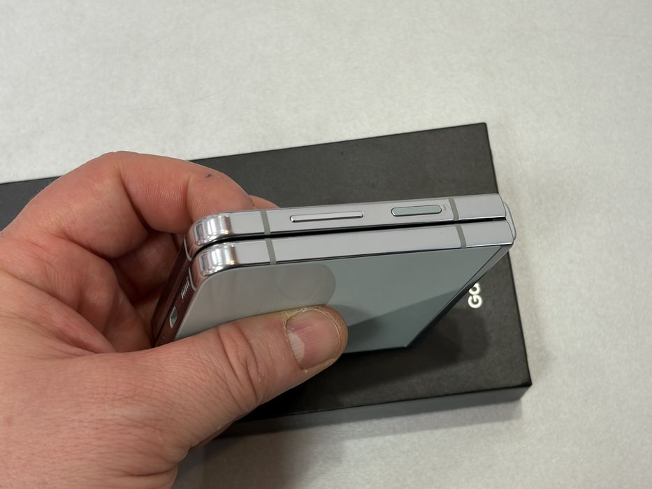 Samsung Galaxy Z Flip 5, 512 gb, 8 gb ram, 5G, Mint