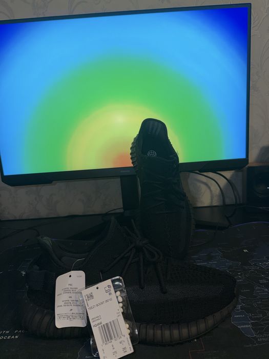 yeezy 350v2 black reflective