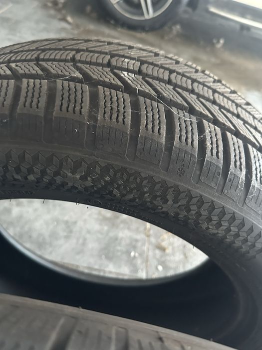 Vand 2 bucati de cauciucuri de iarna