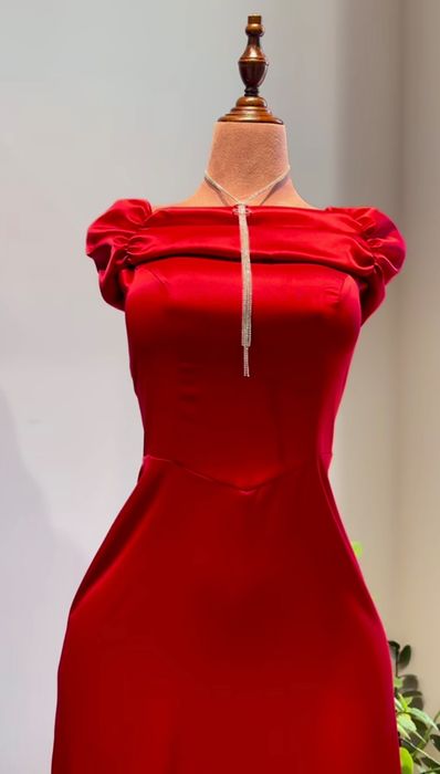 Вечернее атласное платье