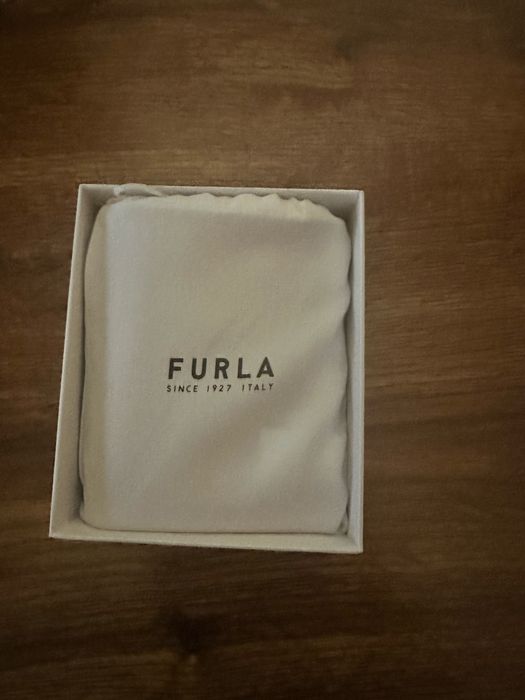 Чисто ново портмоне розова Furla. Идеален новогодишен подарък
