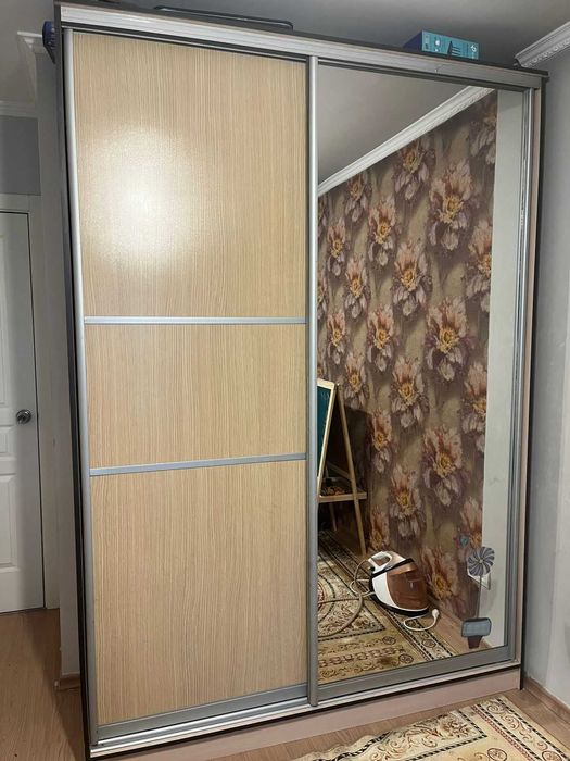 Шкаф купе, зеркальные двери