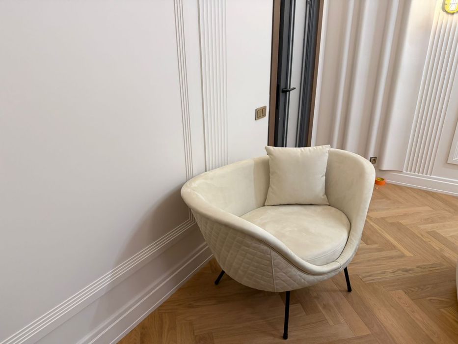 Кресло белое новое