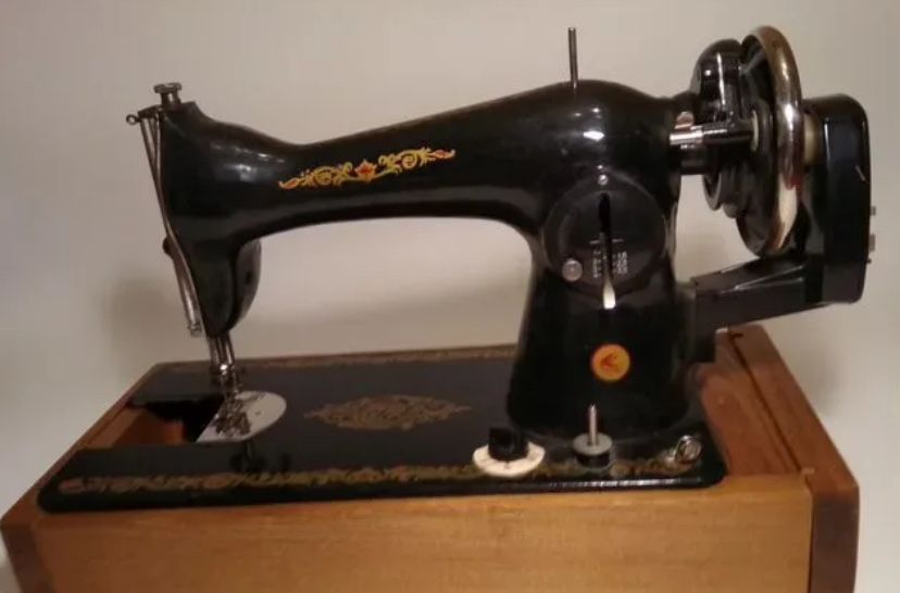 Продам швейную машинку советскую