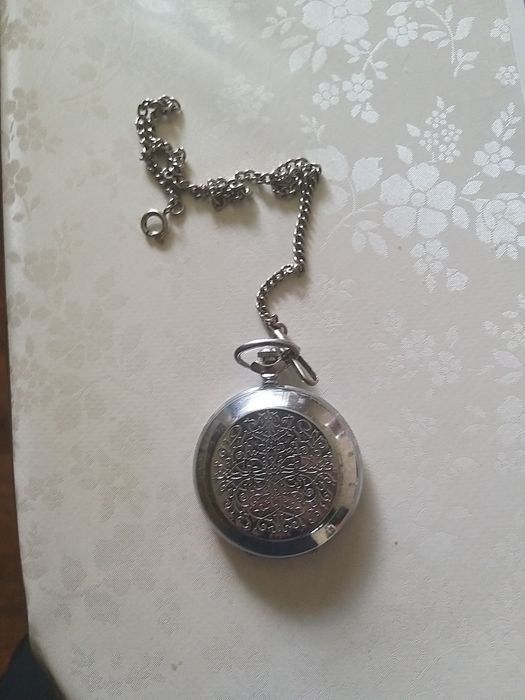 Продам часы. В рабочем состоянии.