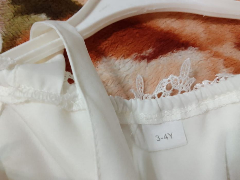 Продам платье 2-4г