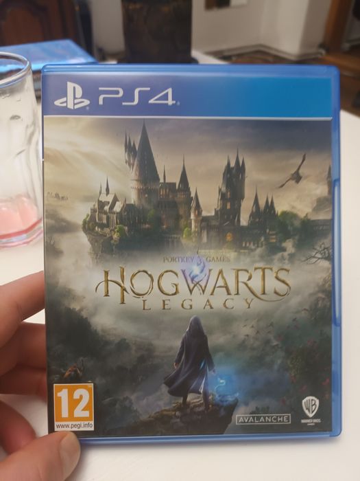Vând joc pentru PlayStation 4 Hogwarts Legacy