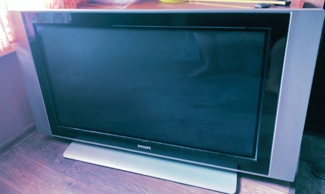 Продам 48 дианональ плазменный телевизор Филипс
