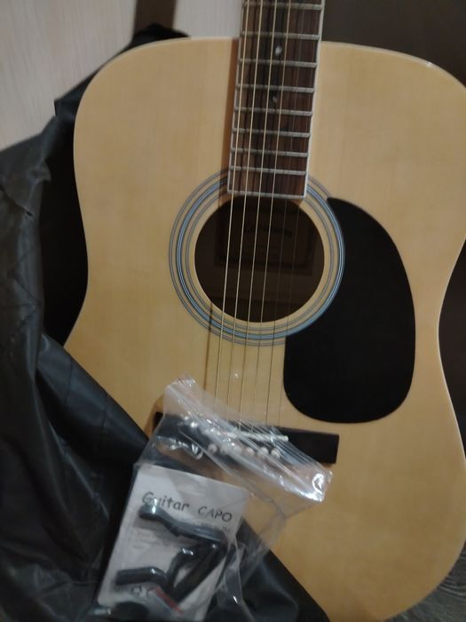 Гитара аккустическая