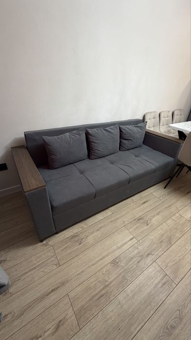 Пррдам диван в отличном состояний