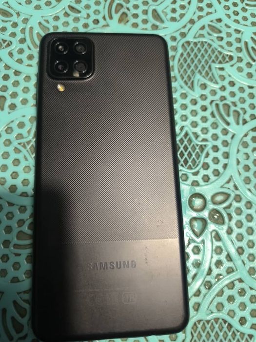 Самсунг телефон сотилади