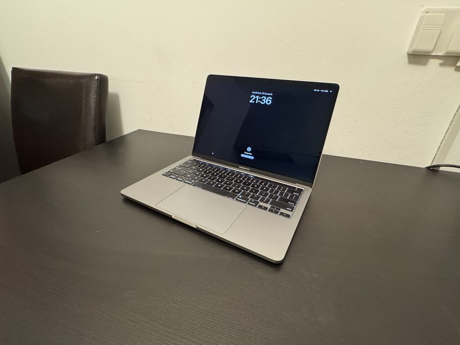 Macbook Pro 13 inch impecabil ca Nou