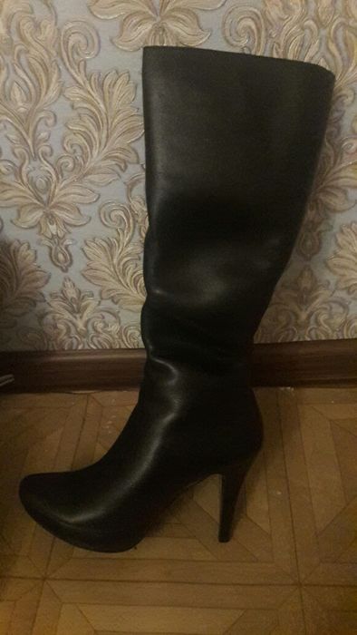 Продам кожанные сапоги