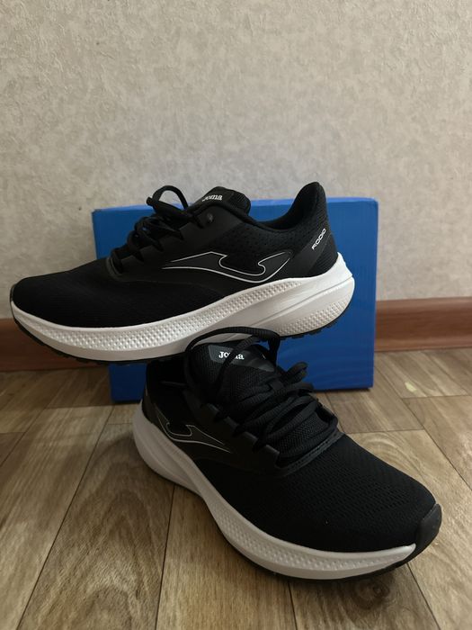 Кроссовки Joma.