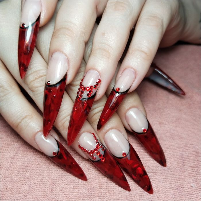 Маникюр, педикюр, наращивание ногтей