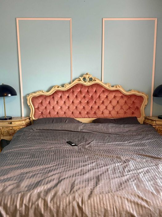 Dormitor Baroc, cu 2 noptiere vopsea croquell, cu somieră și saltea