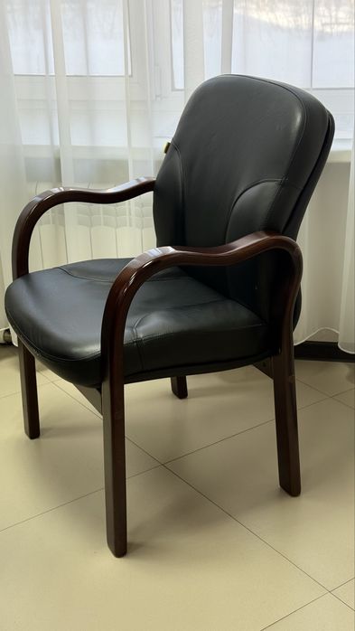 Продам офисные стулья