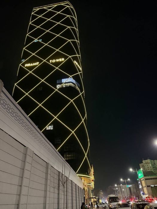 Piramit tower 31 этаж 67кв. Коробка , ор-р ул бабура , текстильный