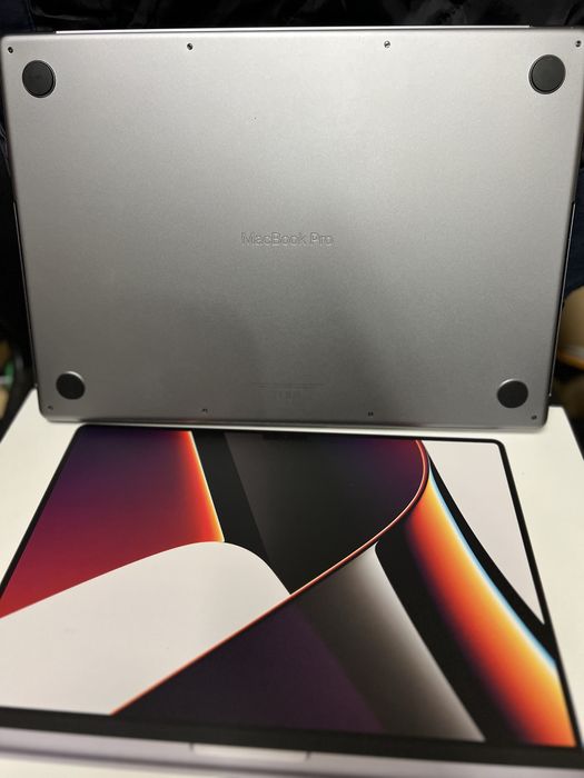 MacBook Pro 16  / A2485 /  2021