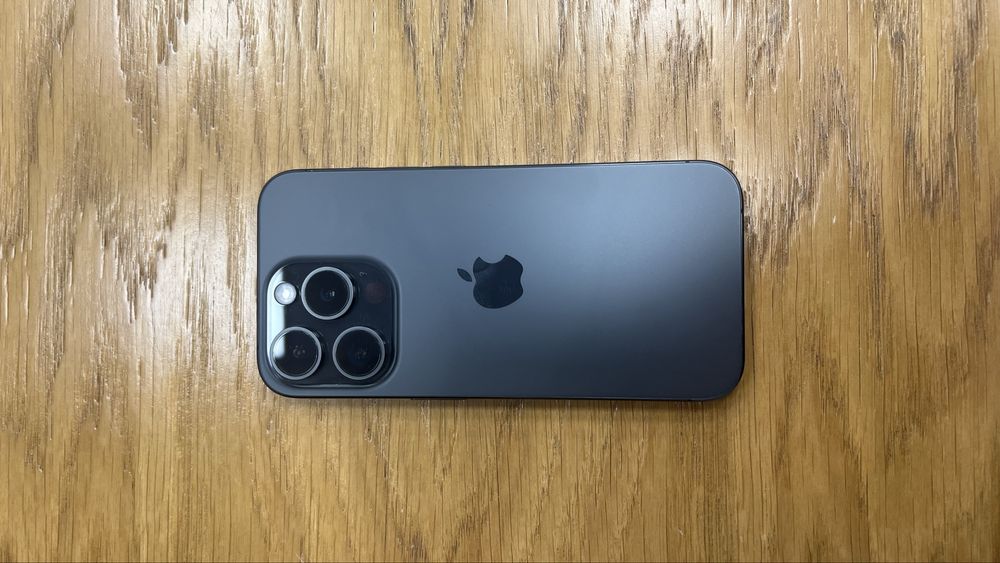 Продам Iphone 15 pro