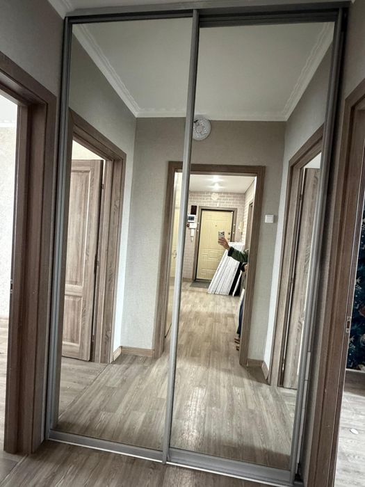 Гардероб полностью с дверями и полками