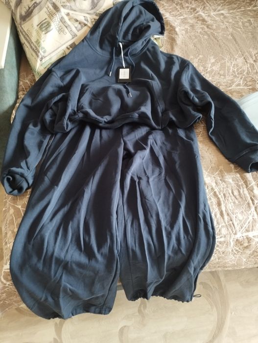 Продам новый костюм 48