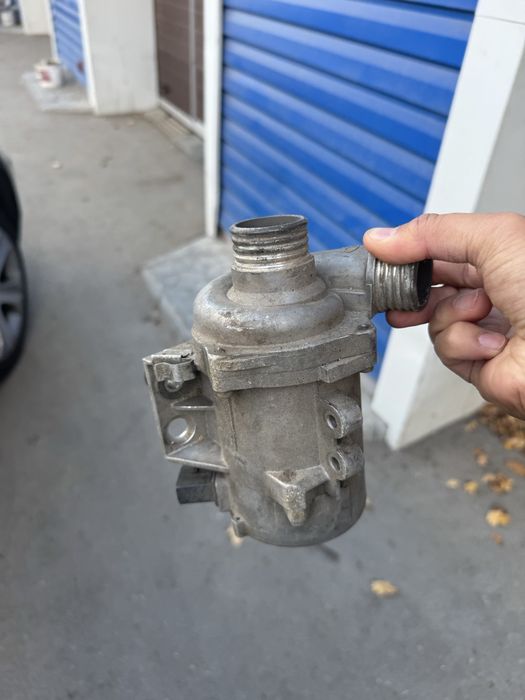 Помпа х5 е70  помпа x5e70