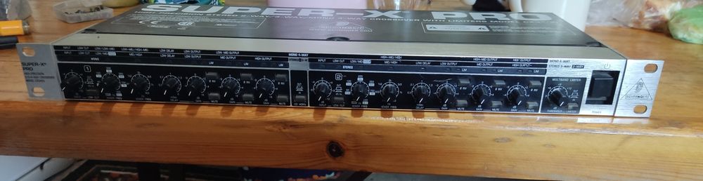 BEHRINGER Аудио кроссовер