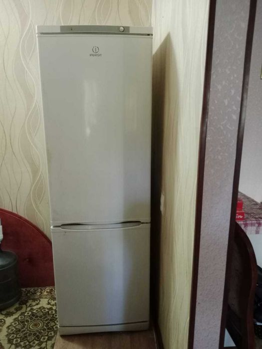 Продам не рабочий холодильник