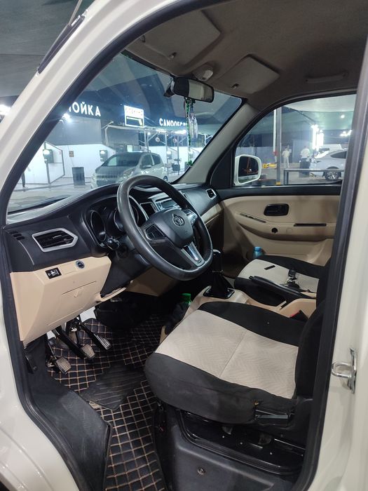 Avtomobil Changan T3