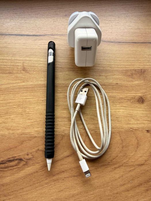 iPad Pro 12.9" 1st gen 32GB Gold + Apple Pen + зарядно и кейс